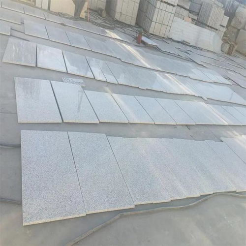 芝麻白石材加工全攻略 荔枝面、火烧面与路沿石的工艺探索