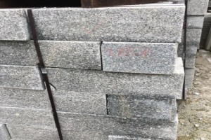 挡车石墩石材加工 工艺、选材与应用解析